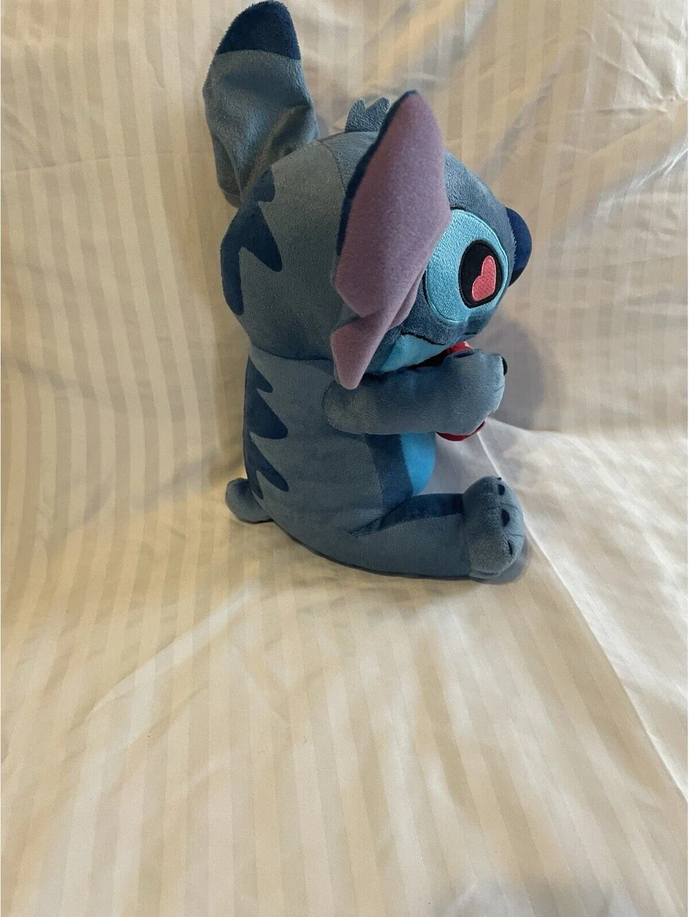 Disney 12' Lilo & Stitch limited edition Valentine's Day Plush Greeter XO XO